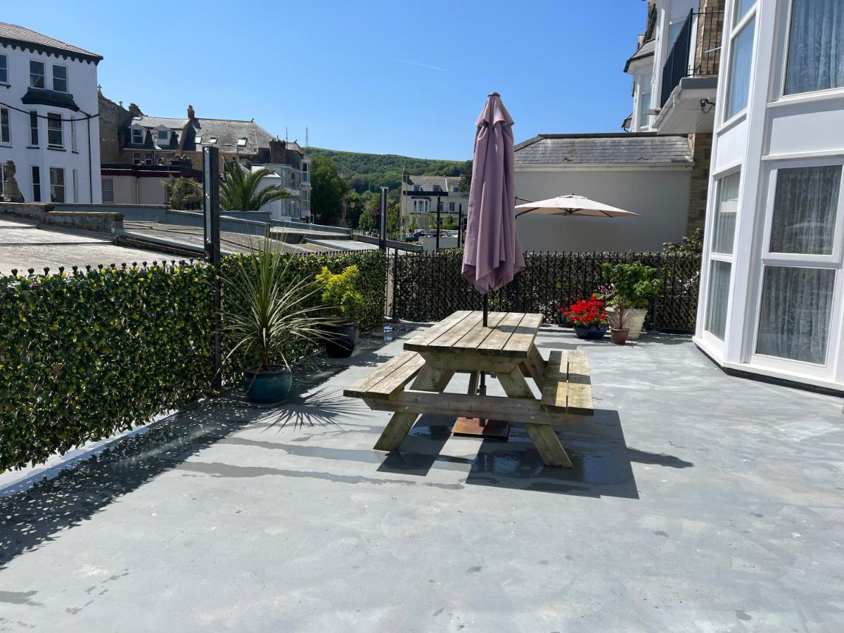 Beautiful Apartment,No 1, With Parking Ilfracombe Esterno foto