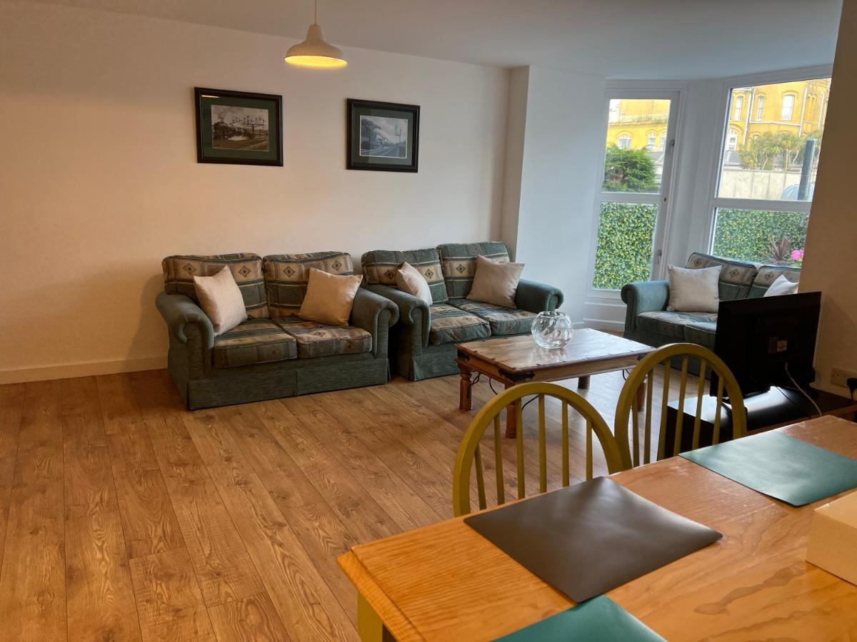 Beautiful Apartment,No 1, With Parking Ilfracombe Esterno foto