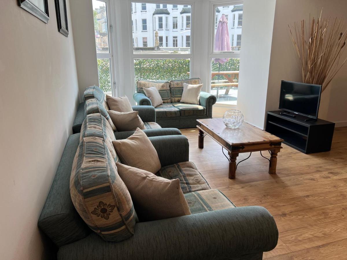 Beautiful Apartment,No 1, With Parking Ilfracombe Esterno foto
