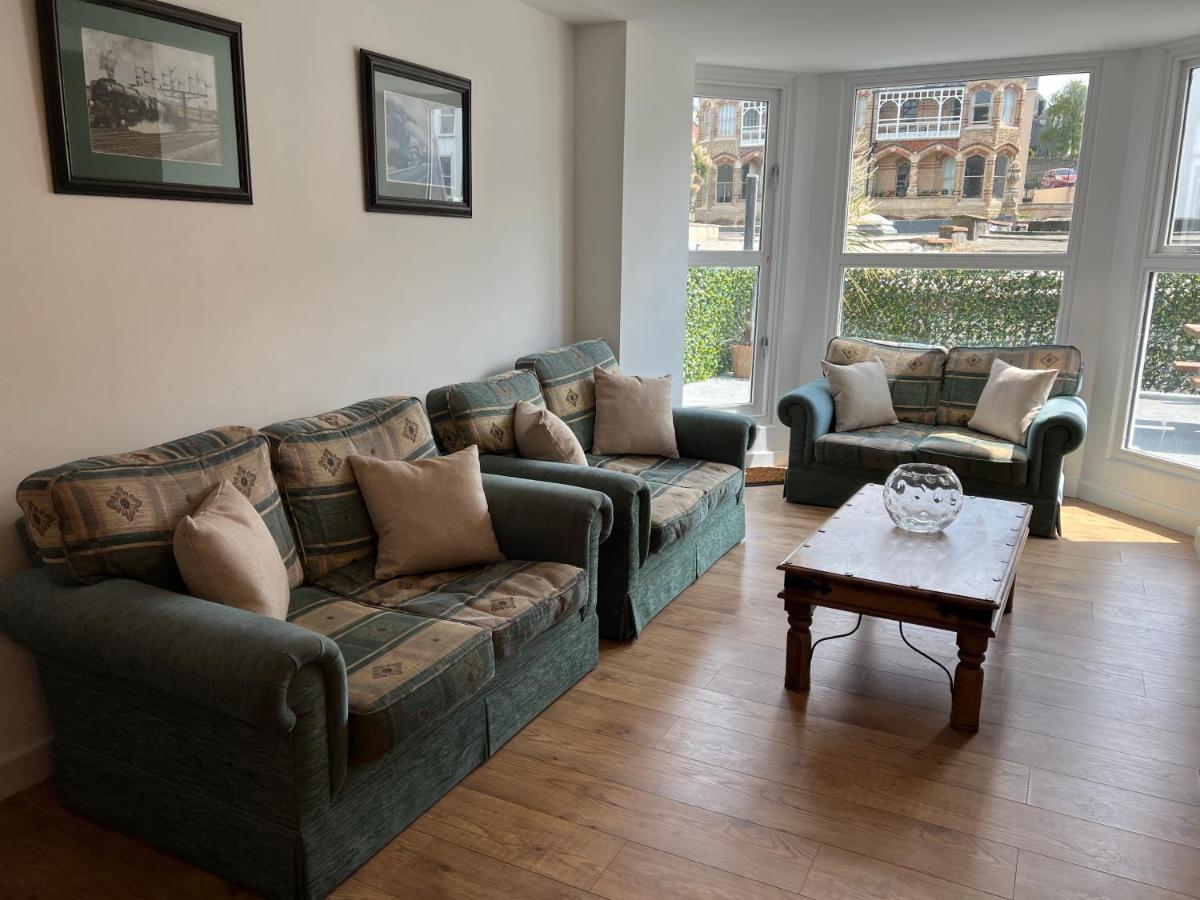 Beautiful Apartment,No 1, With Parking Ilfracombe Esterno foto