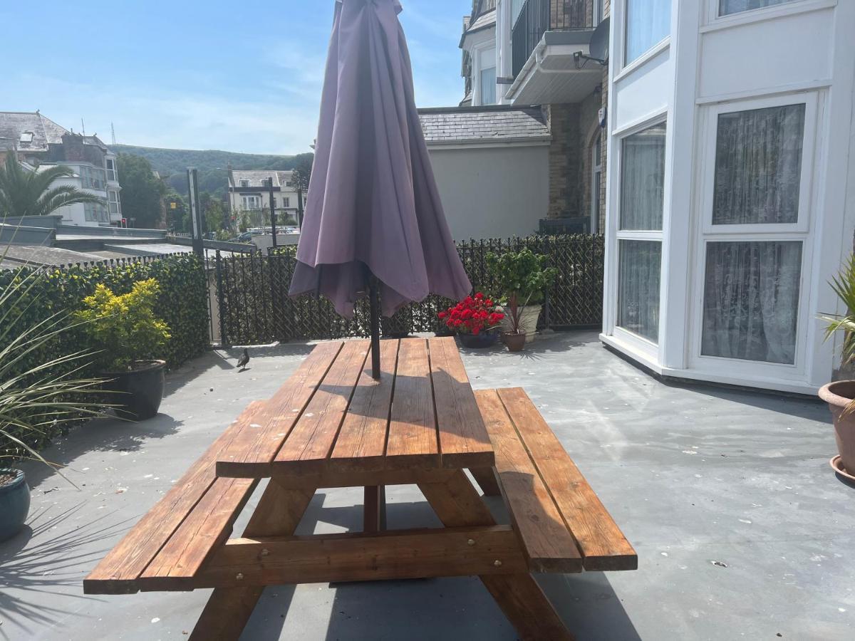 Beautiful Apartment,No 1, With Parking Ilfracombe Esterno foto